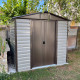 Casetta da giardino in metallo beige e marrone 4,79m² + kit d'ancoraggio incluso - YARDMASTER